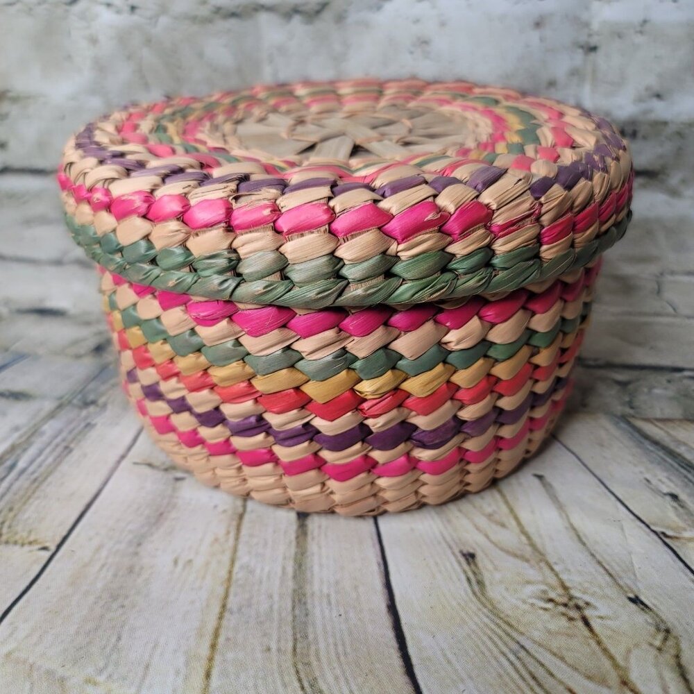 Vintage Hand Woven Basket with Lid Appx 8 x 5 Inch